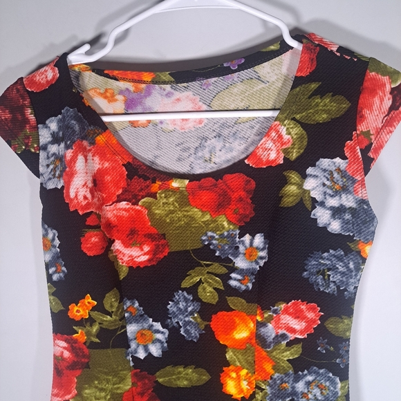 Fall Coloured Floral Midi Dress Size Medium with Pockets - Picture 3 of 5